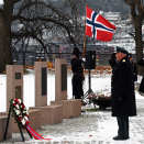 6. november: Kongen legger ned krans til minne om de falne. Foto: Sven Gj. Gjeruldsen, Det kongelige hoff